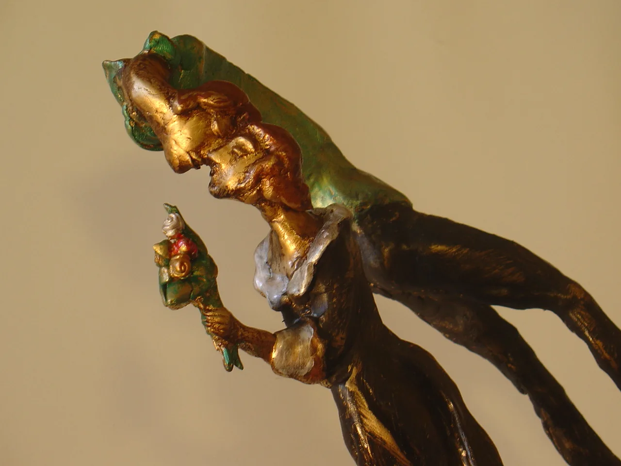 Original sculpture by Humberto Busto: Sculptural Homage · Chagall, The Kiss